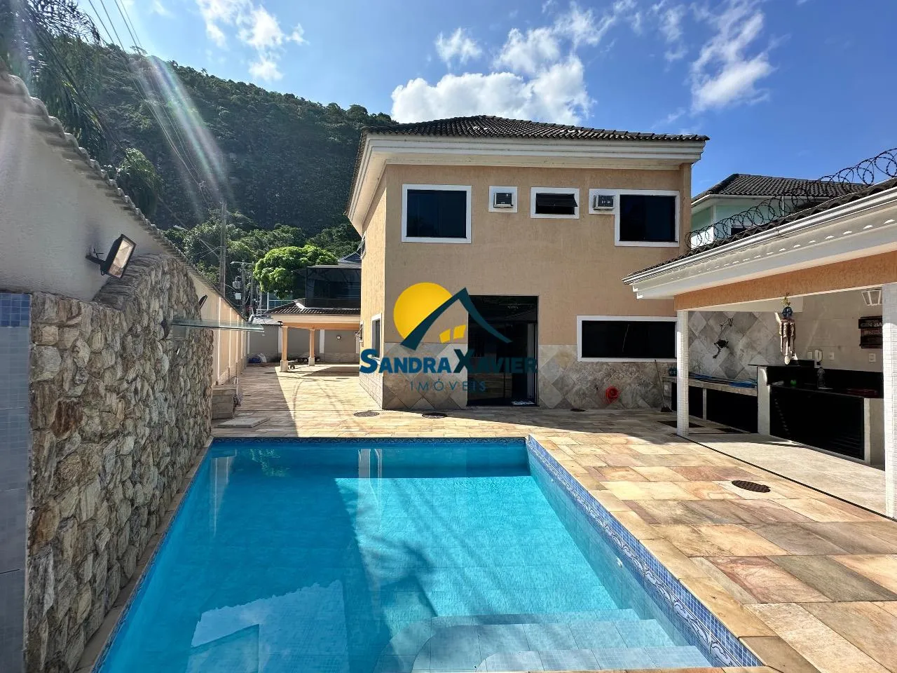 Casa com 4 quartos e 5 banheiros, varanda com churrasqueira — photo 5