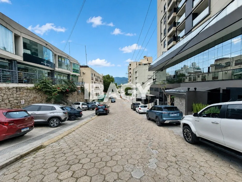 Квартира 66 м² с грилем на балконе и панорамными окнами — photo 37