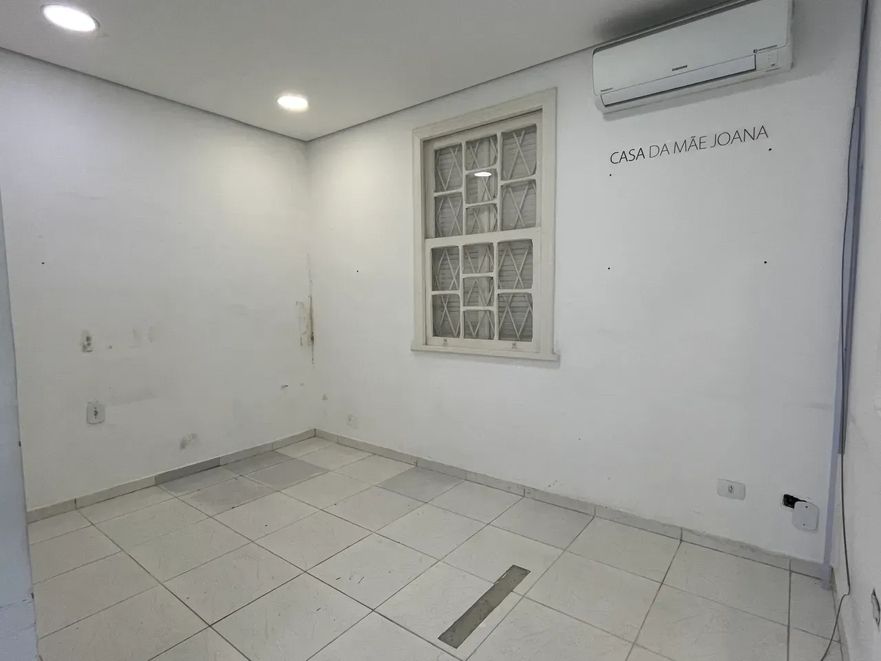 Unfurnished commercial house with 5 bedrooms and 2 baths — photo 4
