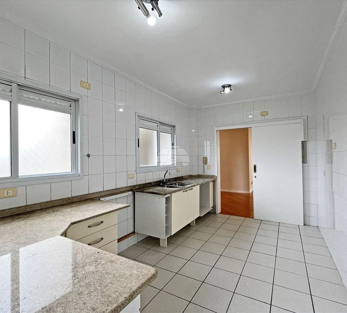 Apartment, 156 m², with a glass-enclosed balcony — photo 8