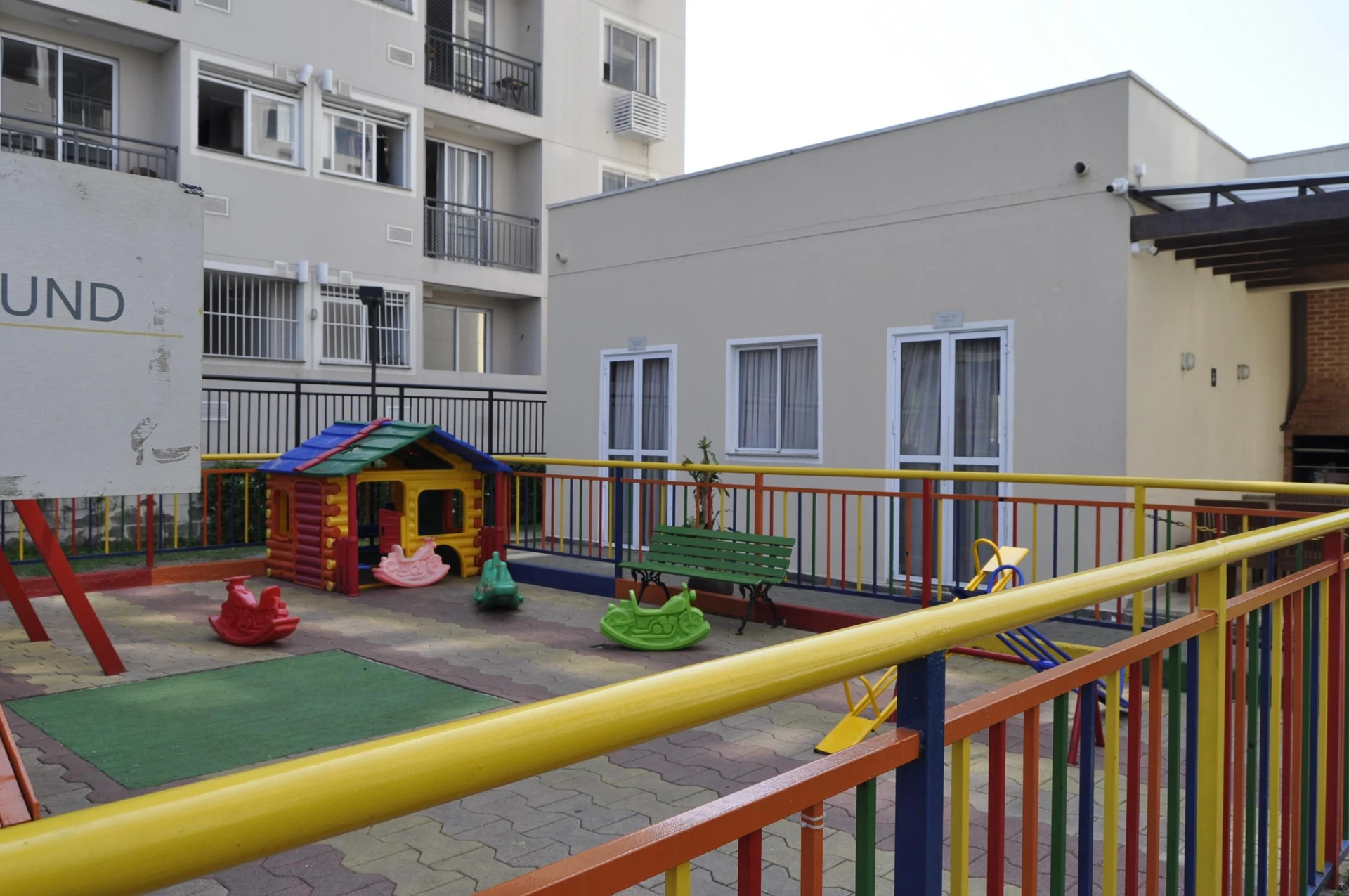 Балкон с грилем и 2 спальни: квартира 47 м² — photo 9