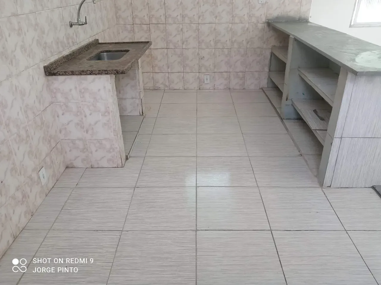 Unfurnished 1-bedroom home with open-plan kitchen — photo 11
