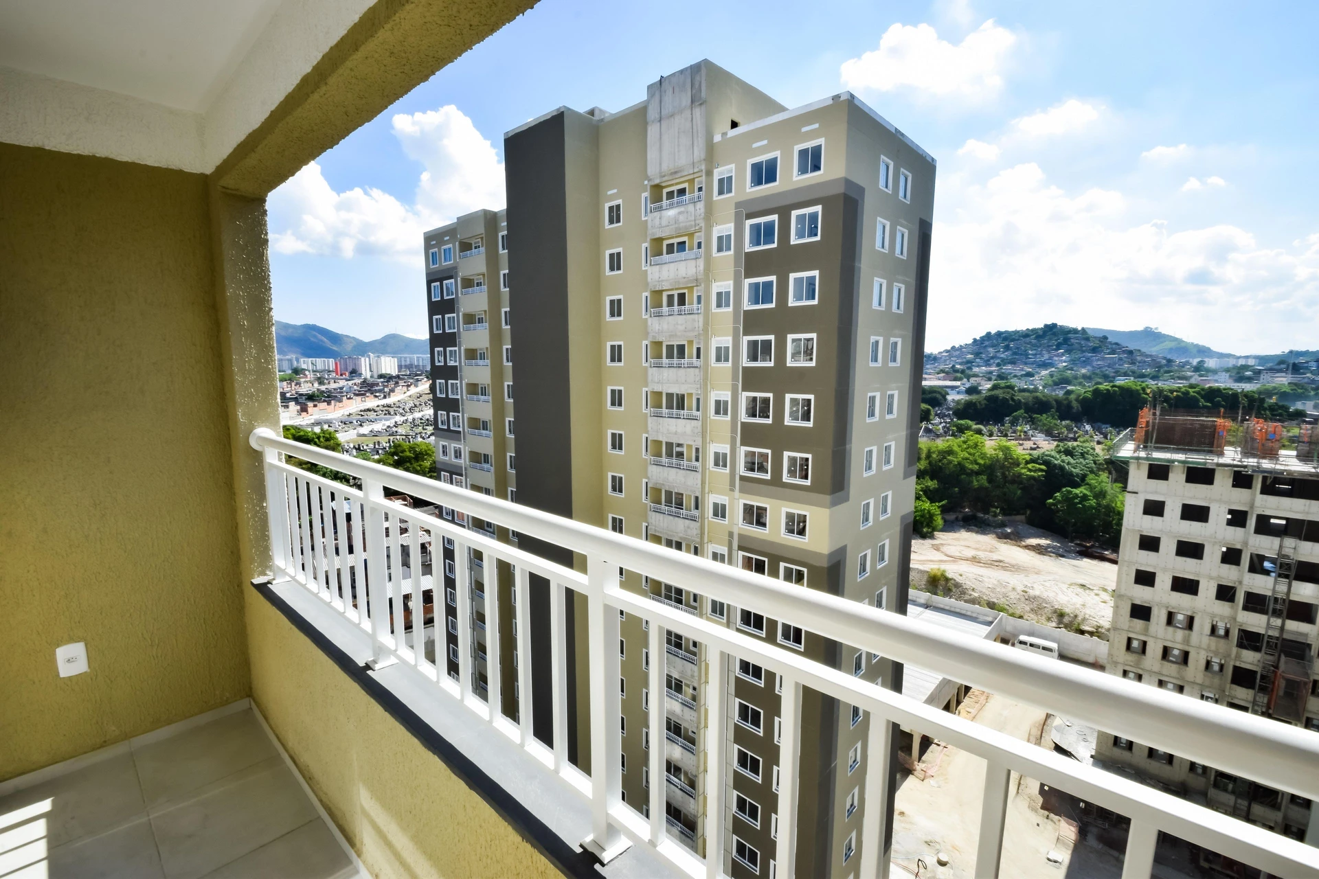 Mountain view in a 2-bedroom apartment, 42 m² — photo 9