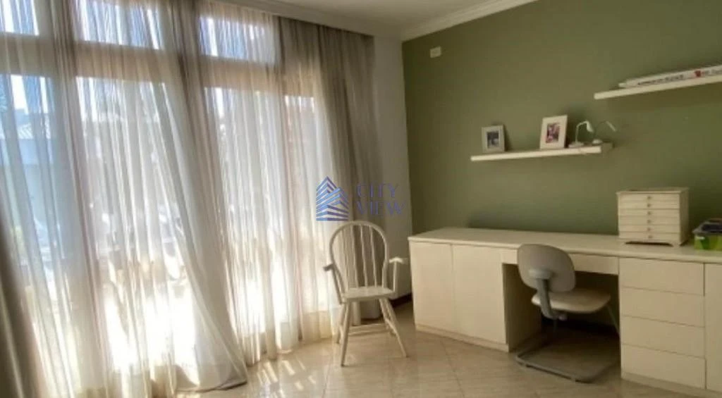6-bedroom house with a bathtub — photo 11