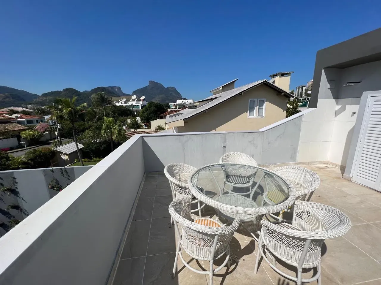 Furnished house with 6 suites, 8 baths and 720 m² — photo 14