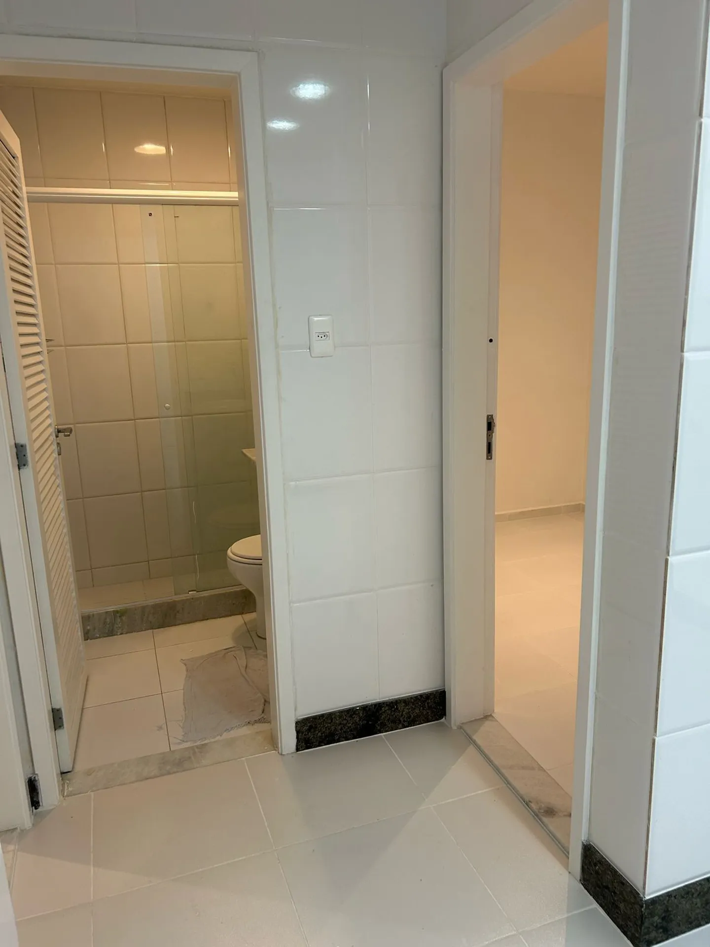 208 m² apartment with a bathtub and a water view — photo 32
