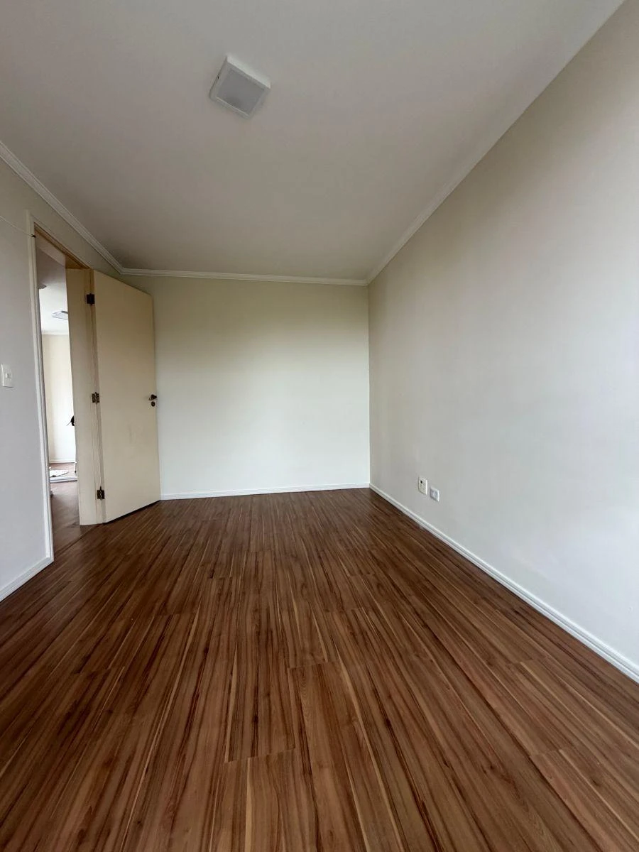 Departamento con piso de madera o laminado en Curitiba — photo 8