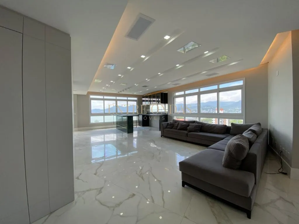 Apartment on the 11th floor with a water view
