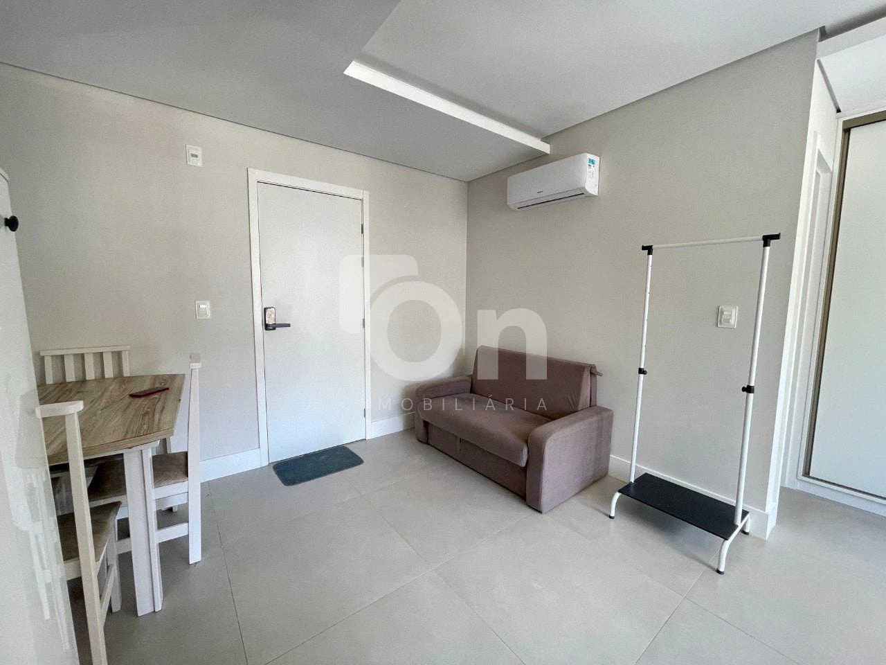 One-bedroom apartment in a building with a coworking space — photo 5