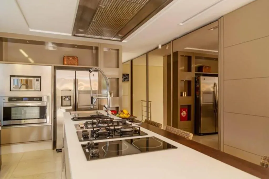 Casa com 6 suítes e área de piscina compartilhada — photo 19
