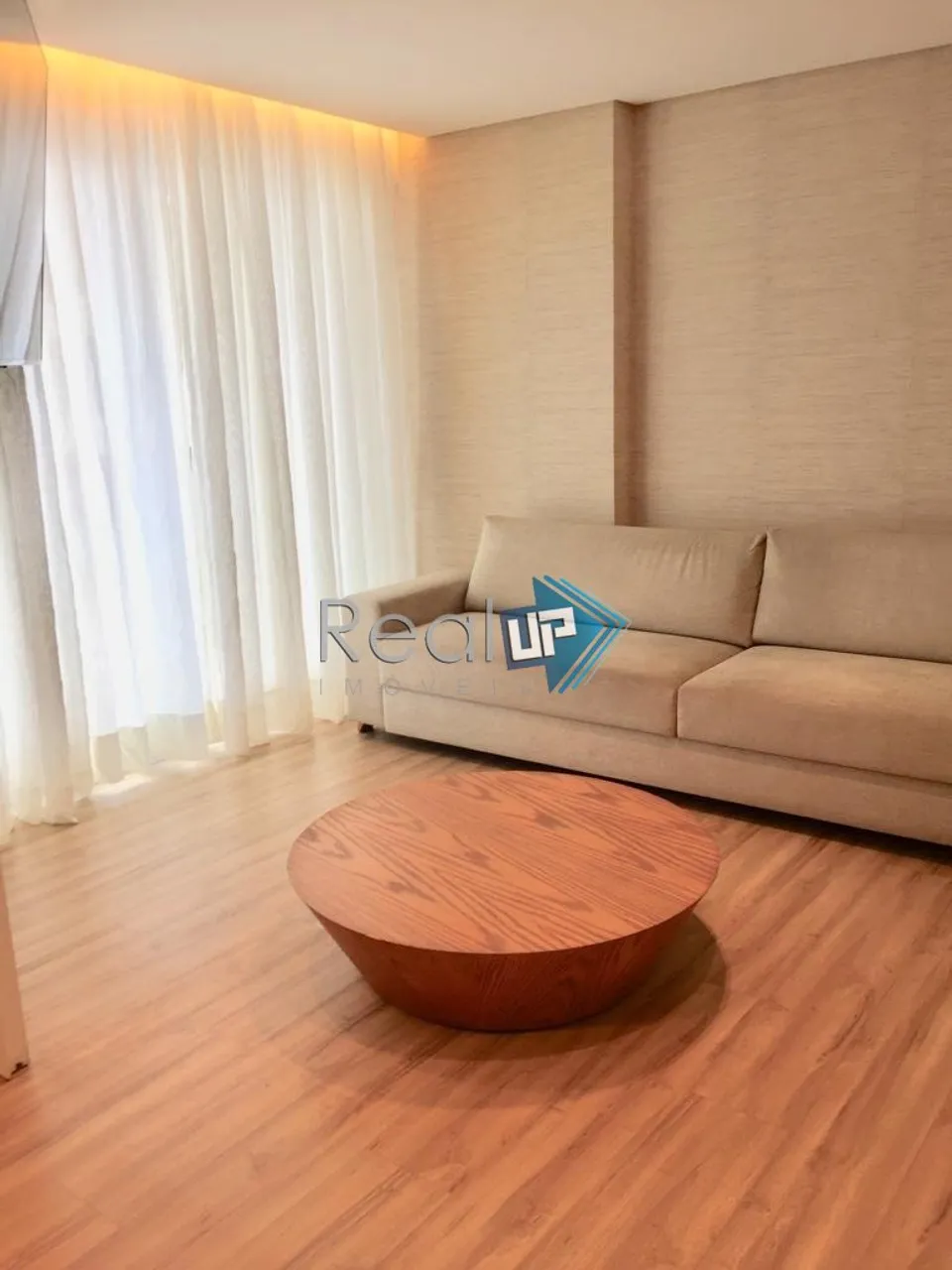 Furnished 2-bedroom apartment with balcony — photo 7