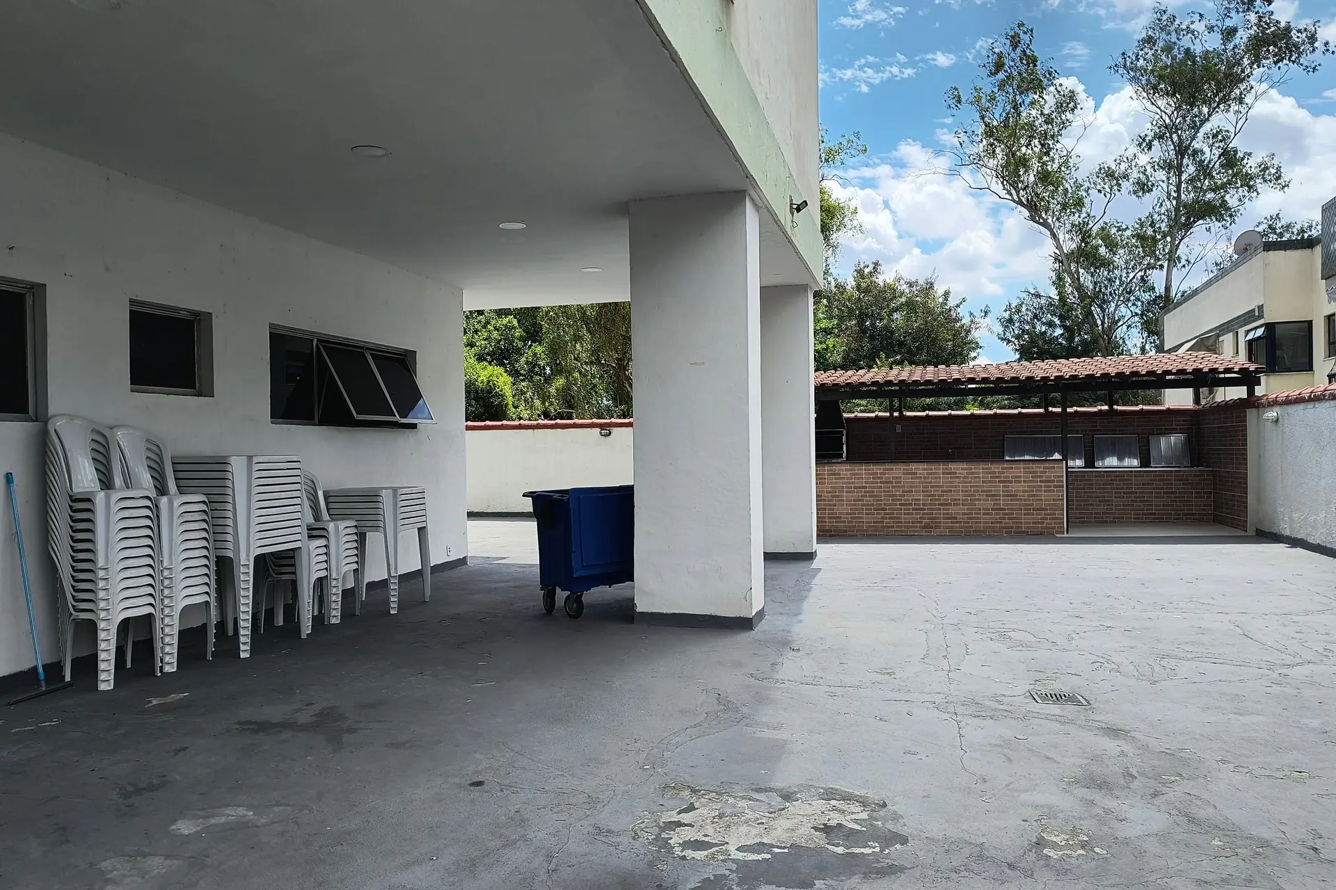 Furnished 2-bedroom apartment with a balcony — photo 36