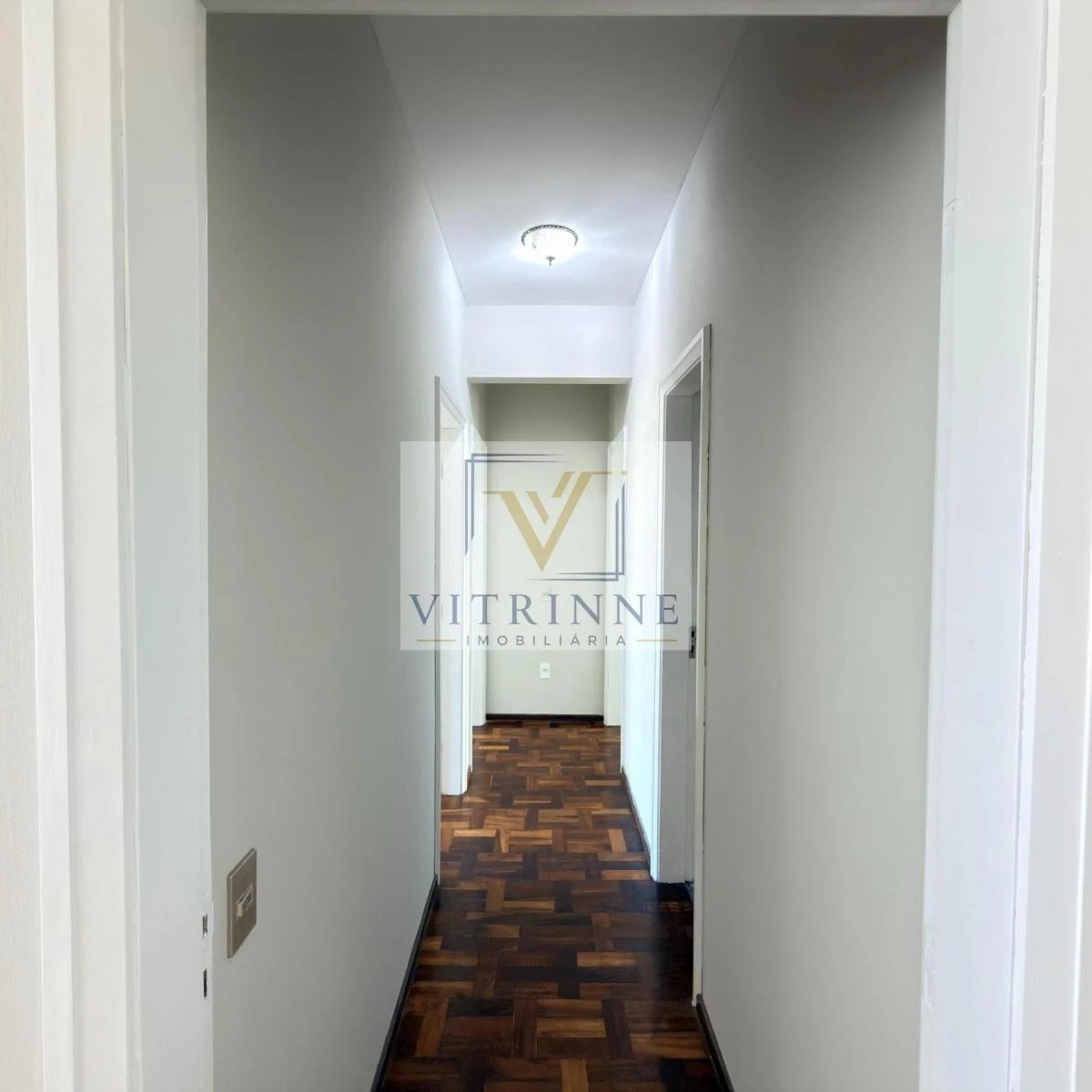 3-bedroom apartment with wood or laminate floors in Curitiba — photo 30