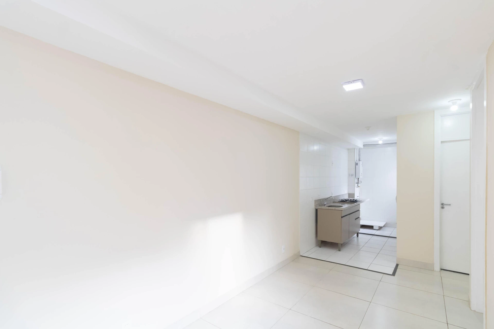 2-bedroom apartment with no parking included — photo 28