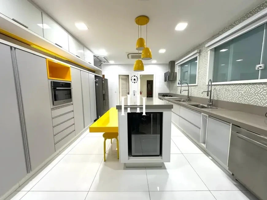 Furnished house with 7 bedrooms, 5 en-suites, 750 m² — photo 8