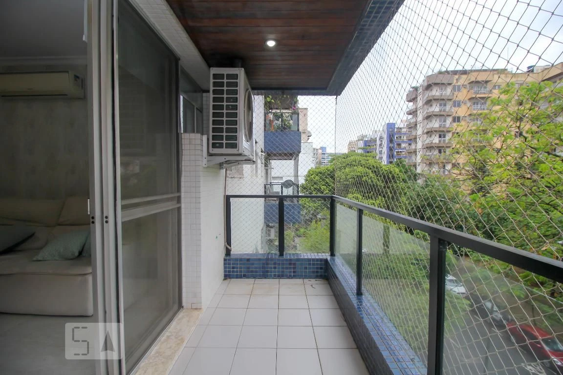 3-bedroom apartment with a glass-enclosed balcony — photo 52