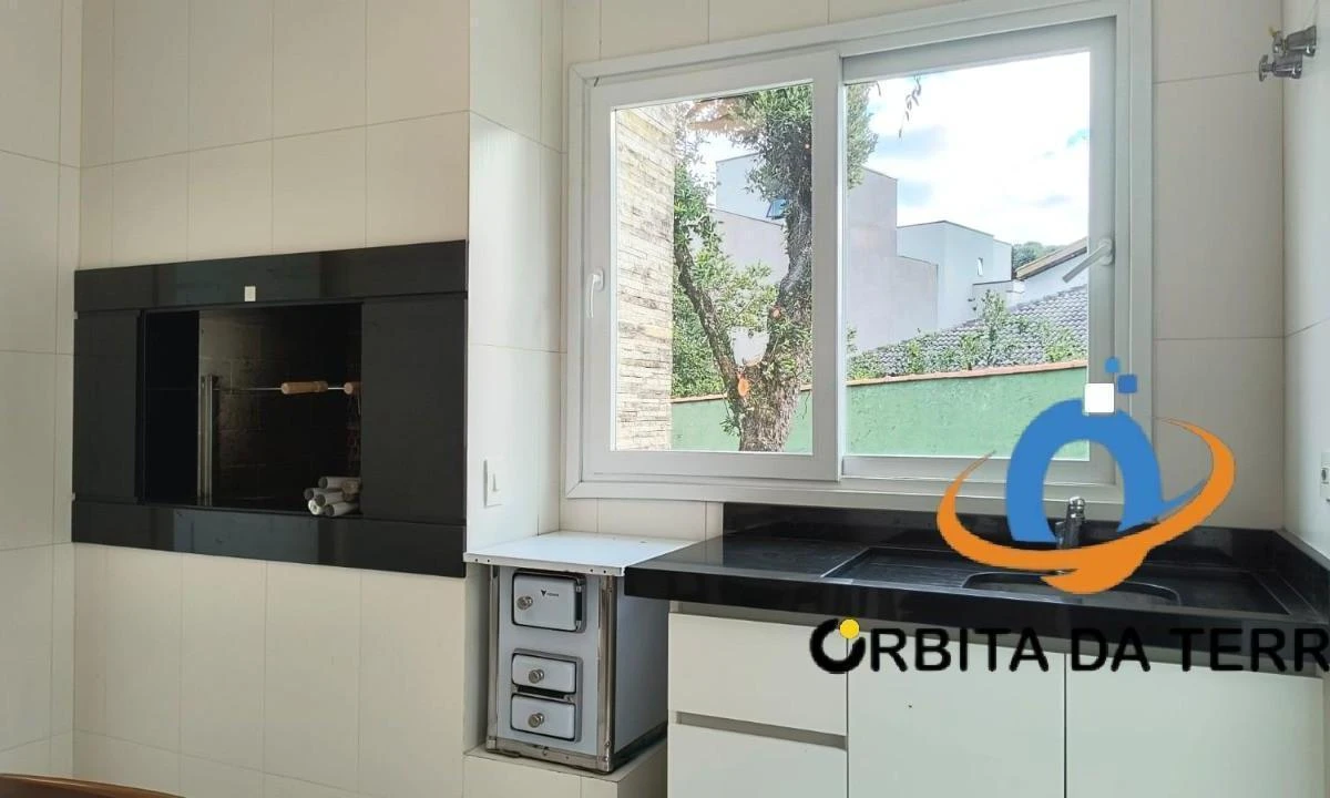 5-bedroom house with a bathtub in Curitiba — photo 8