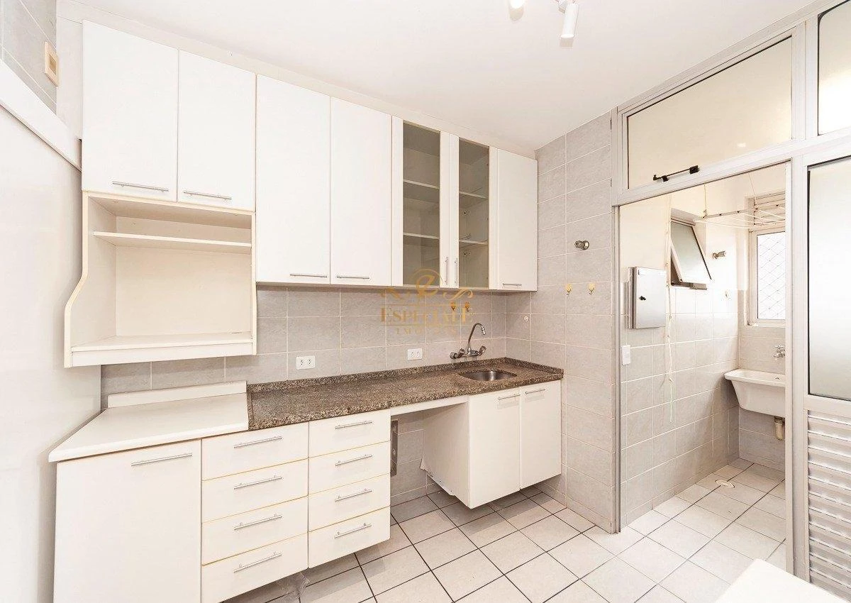 3-bedroom apartment with wood or laminate floors in Curitiba — photo 23