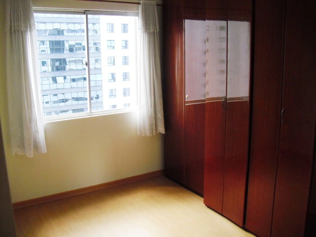 Wood or laminate floors in a 2-bedroom apartment, 122 m² — photo 3