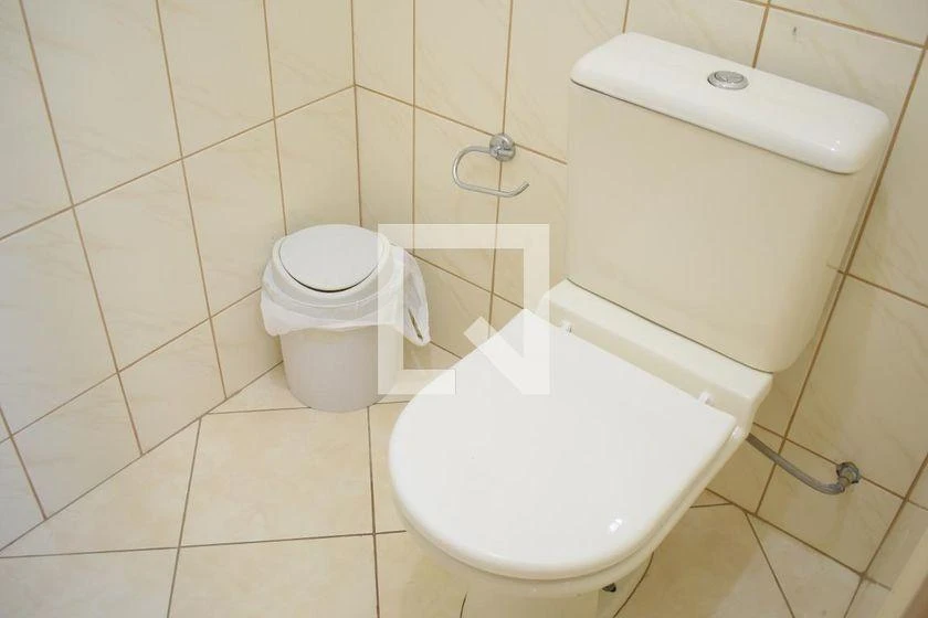 3-bedroom house with a walk-in closet in Curitiba — photo 44