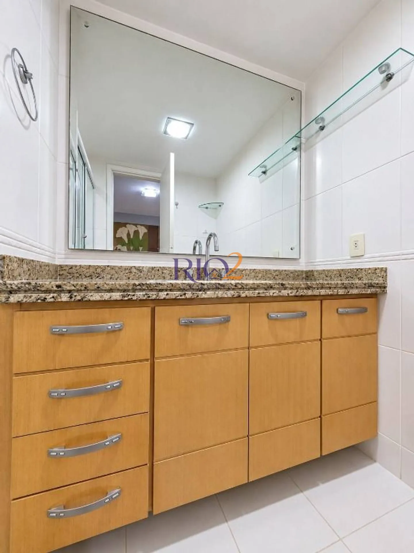 Walk-in closet in a 3-bedroom apartment, 117 m² — photo 39