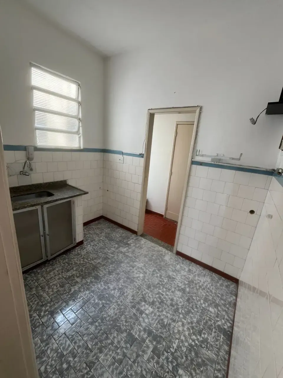 2-bedroom apartment with a glass-enclosed shower — photo 8