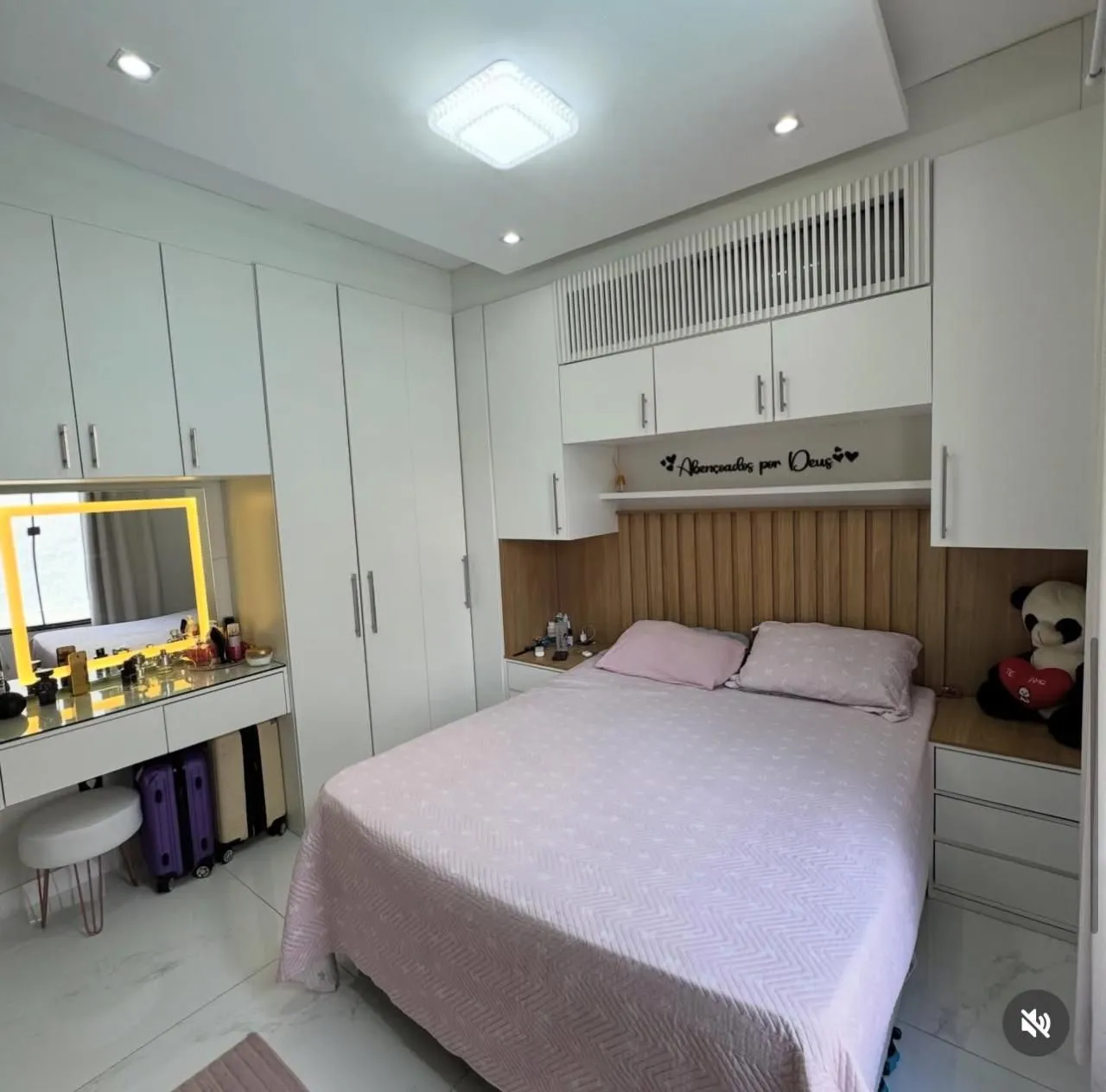 Balcony with a grill in a 3-bedroom house, 250 m² — photo 4