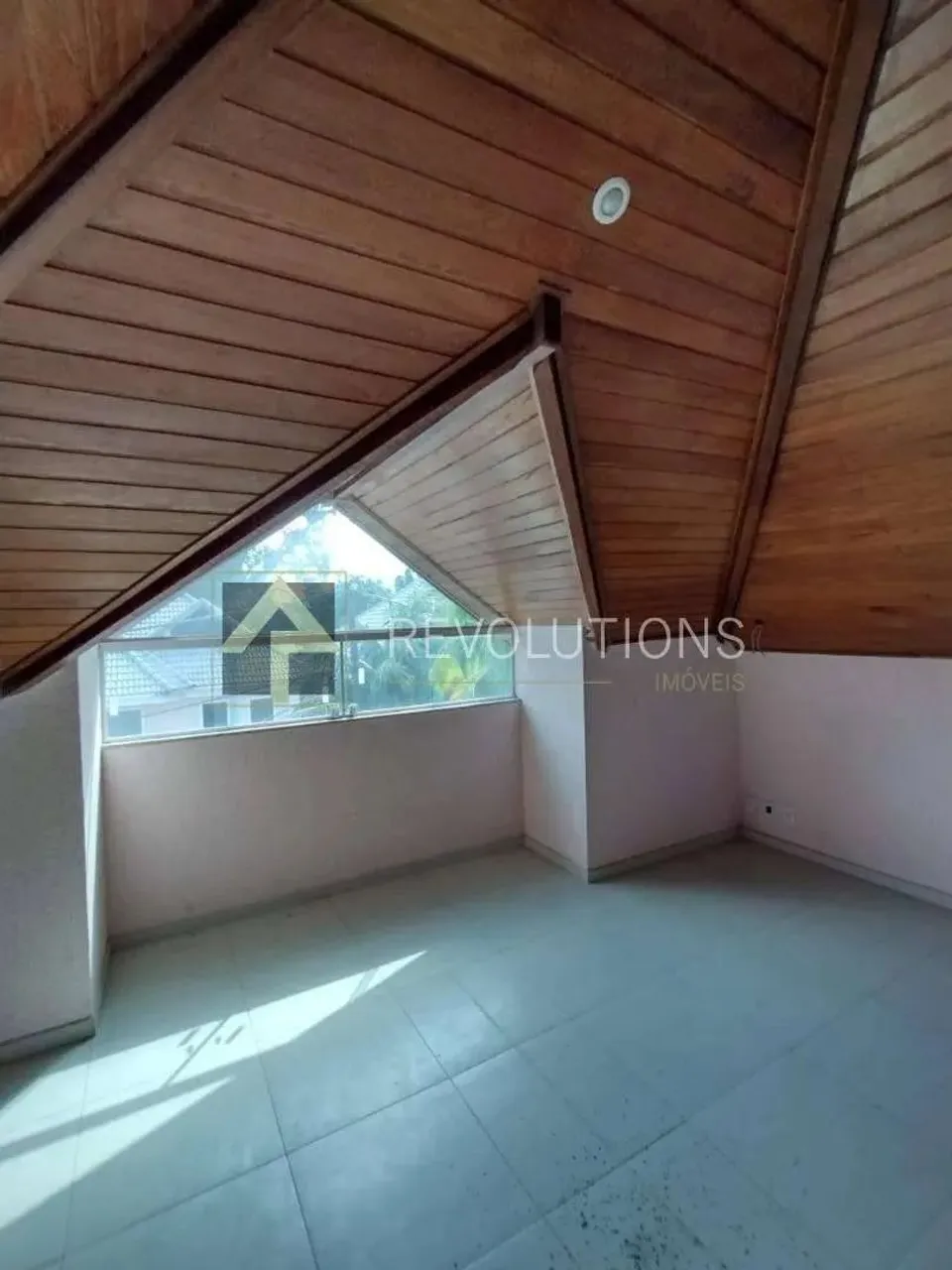 4-bedroom house with 5 bathrooms and 4 parking spaces — photo 5