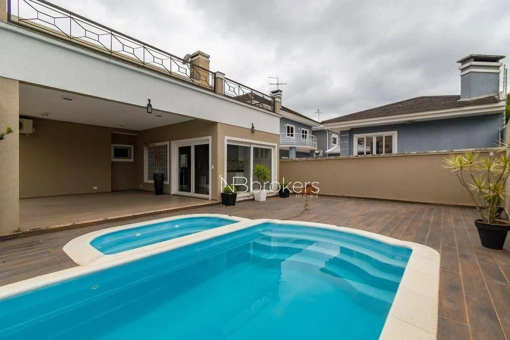 444 m² house with 4 bedrooms, private garden and parking — photo 3