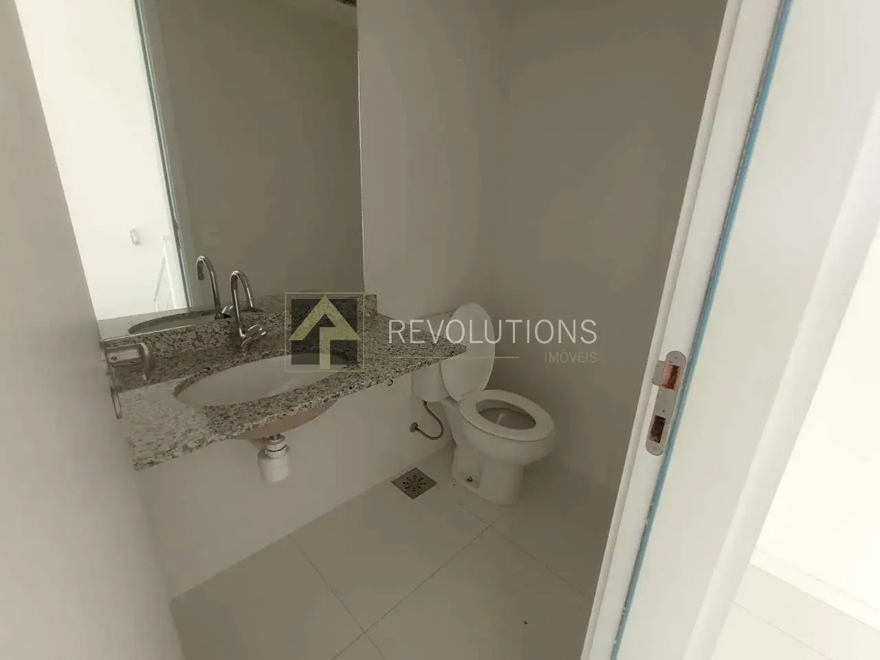 Apartamento sem mobília com 4 quartos e 5 banheiros — photo 18