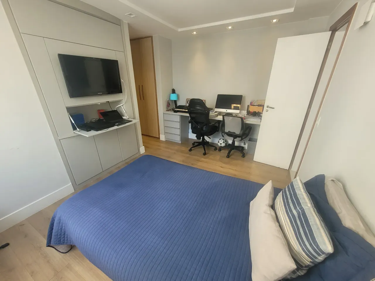 Duplex apartment with 4 bedrooms and 3 bathrooms — photo 11