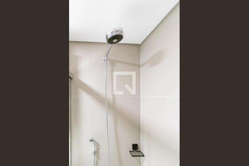 Studio de 1 quarto com box de vidro no banheiro — photo 4