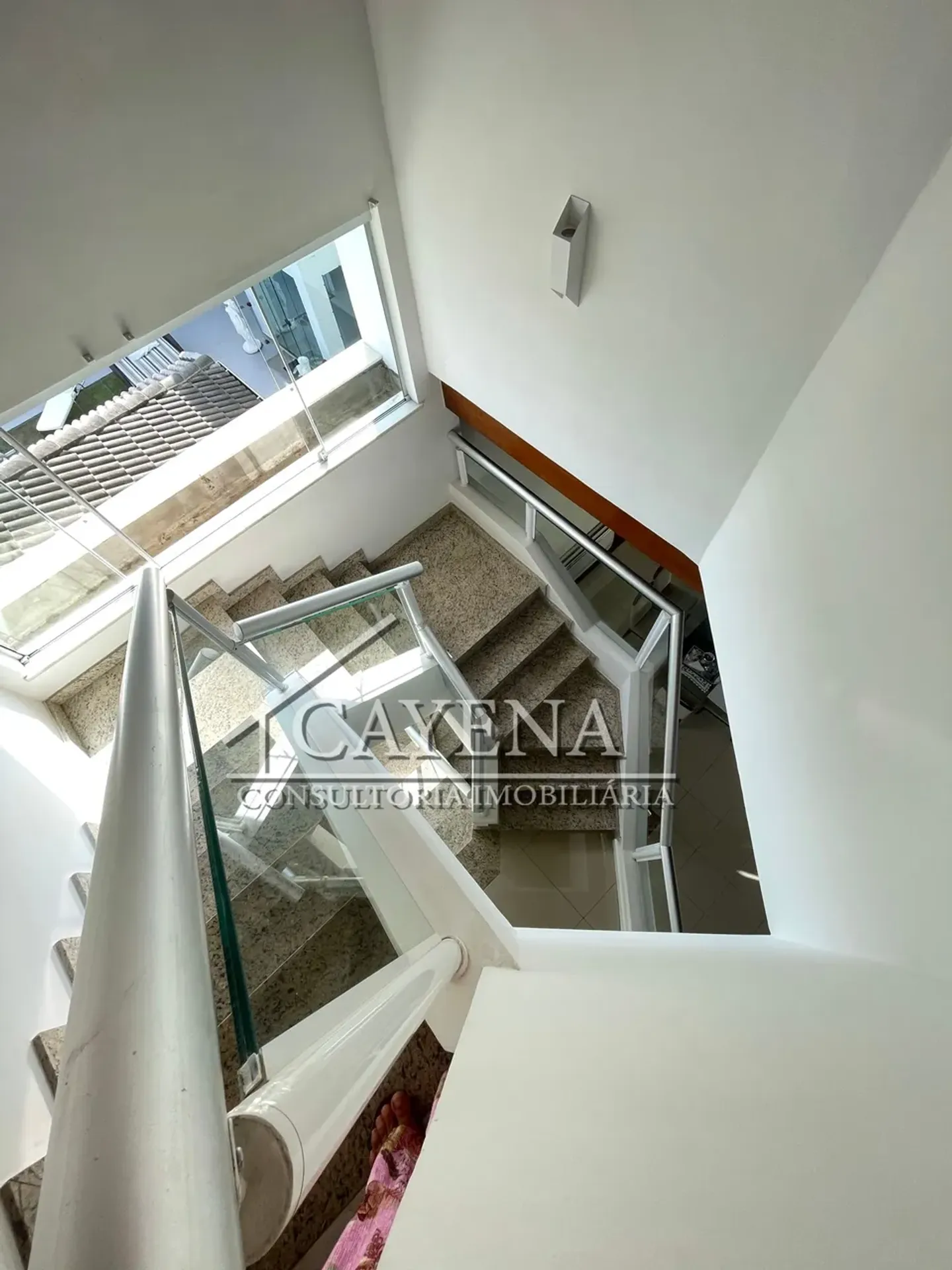 4 quartos e banheira: casa de 650 m² — photo 53