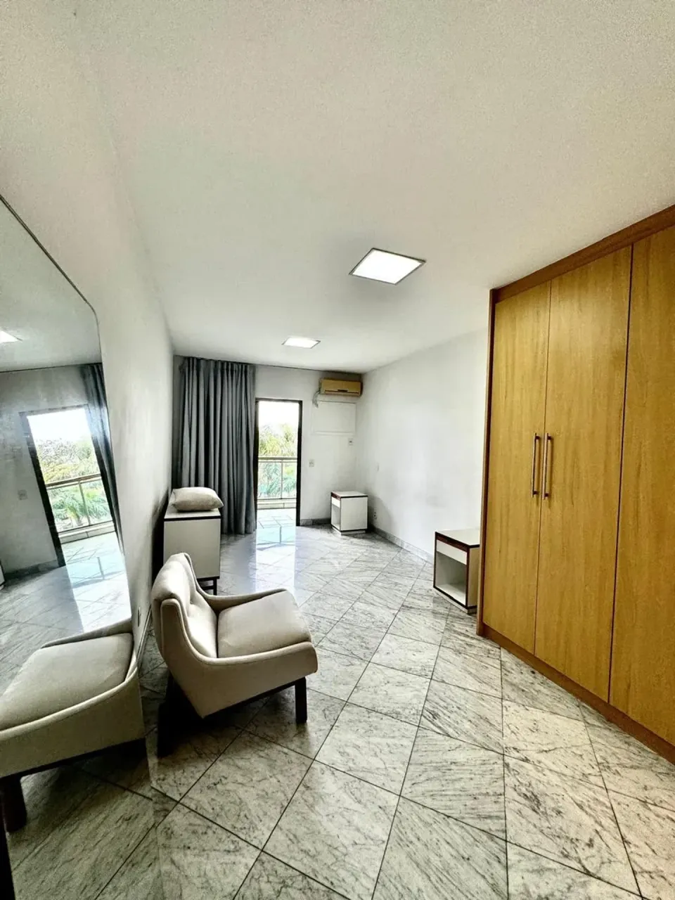 Apartamento mobiliado com 4 quartos e 5 banheiros — photo 12