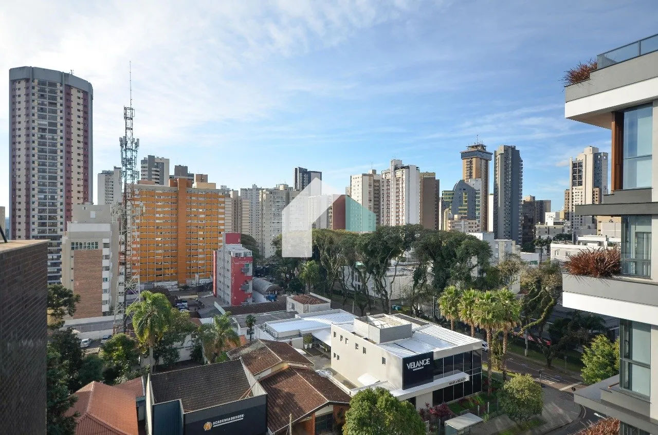 Unfurnished 312 m² apartment with 3 en-suites and 4 parking