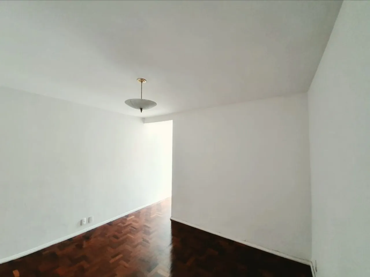 Wood or laminate floors in a one-bedroom apartment, 62 m² — photo 13
