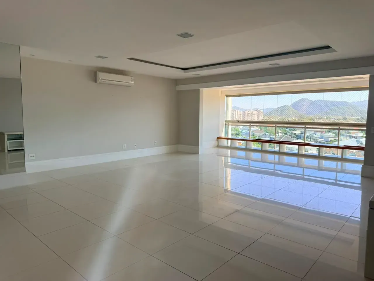 4-bedroom apartment with 5 bathrooms and open-plan gas kitchen — photo 4