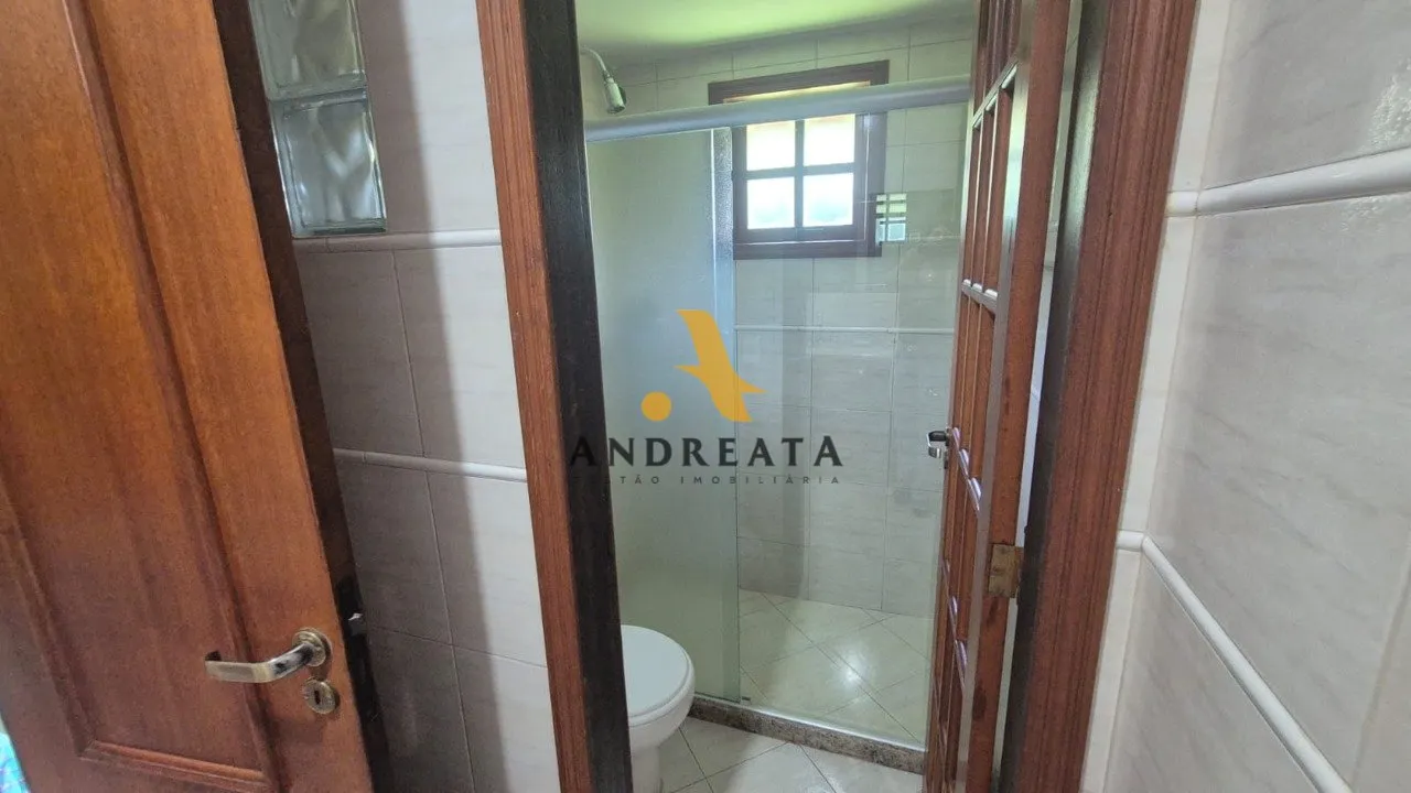 Casa de 307 m² com janelas do piso ao teto e banheira — photo 55
