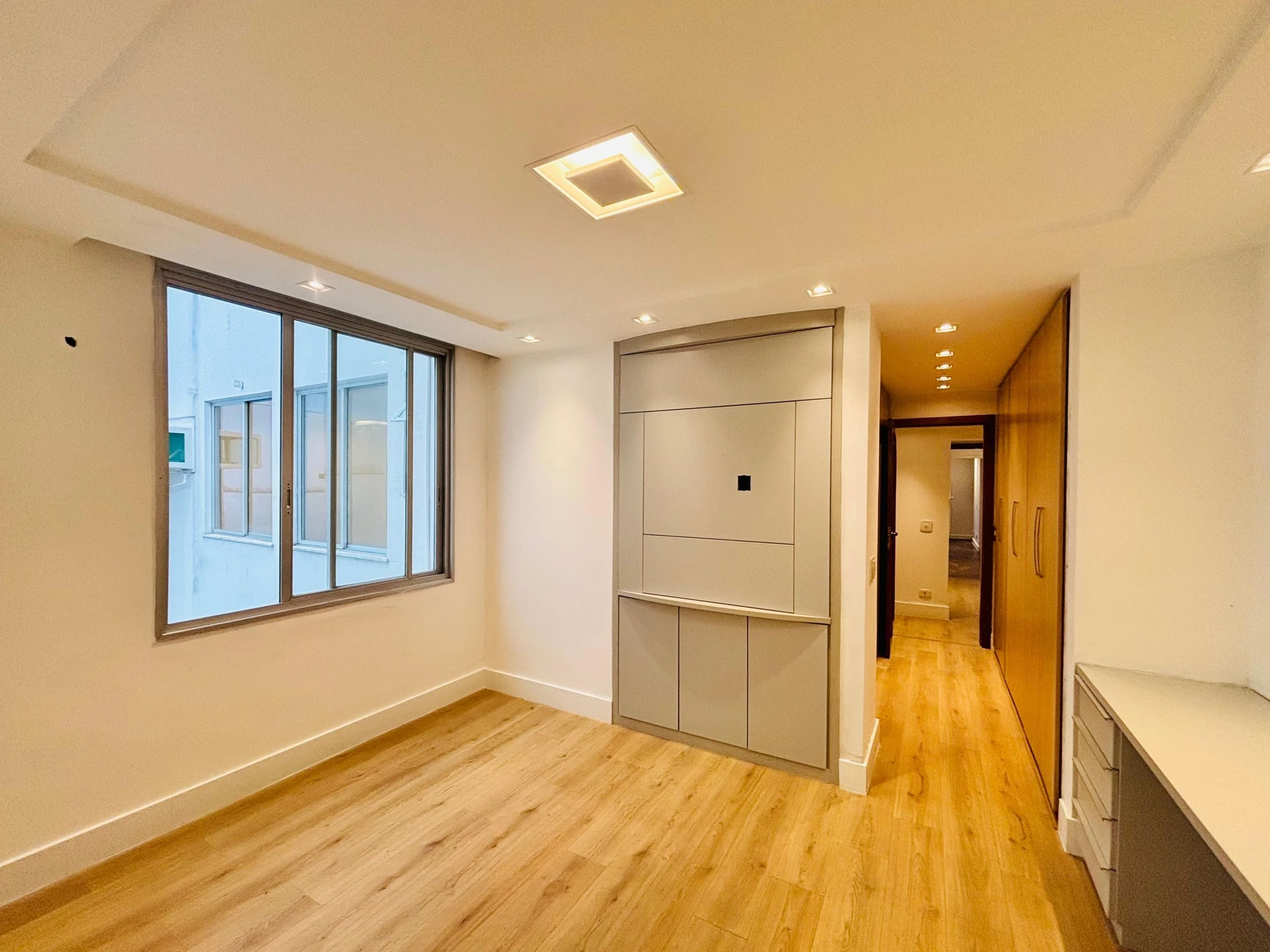 Mountain view in a 4-bedroom apartment, 220 m² — photo 4