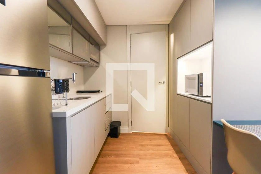 Furnished 1-bedroom apartment with open-plan kitchen — photo 14
