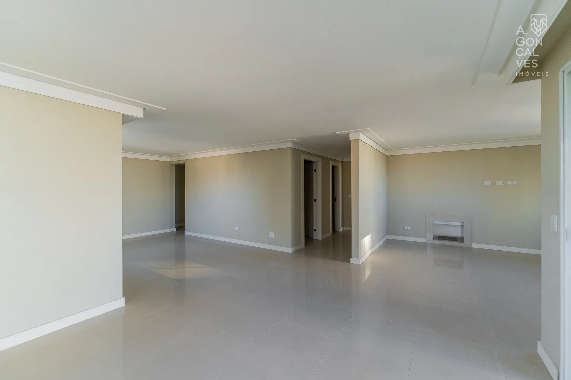 4-bedroom apartment with balcony and 3 parking spaces — photo 11