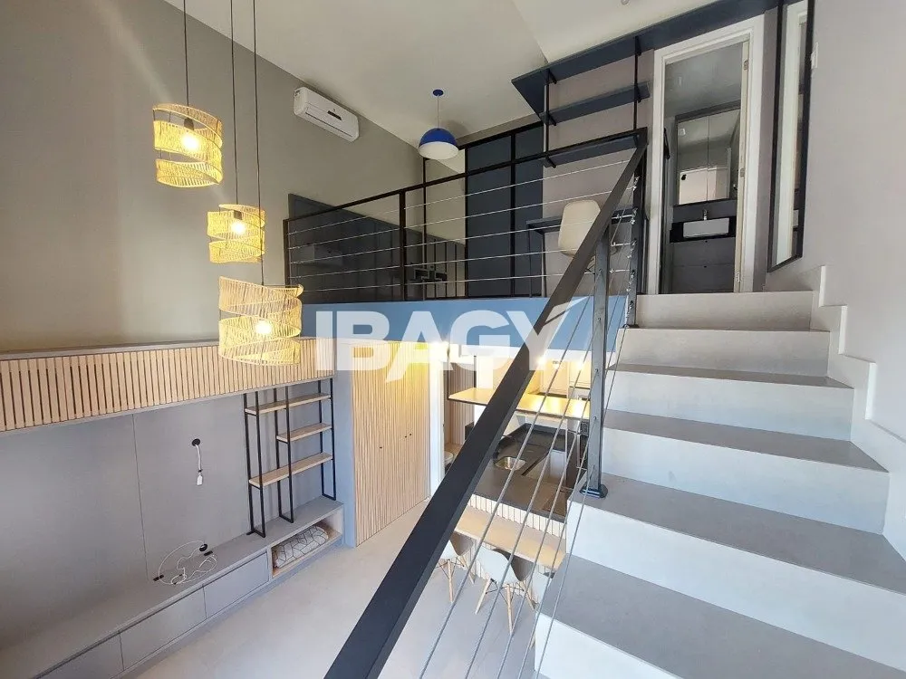 1-bedroom loft with a modern open-plan kitchen — photo 7