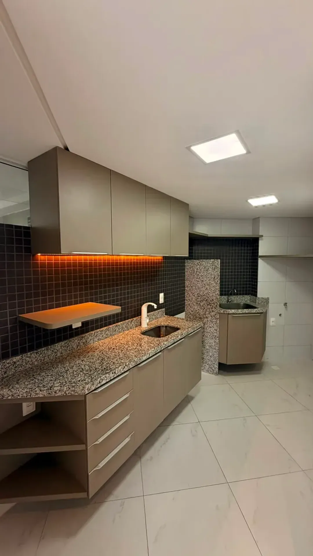 2-bedroom apartment, 1 with its own bathroom, 65 m² — photo 2