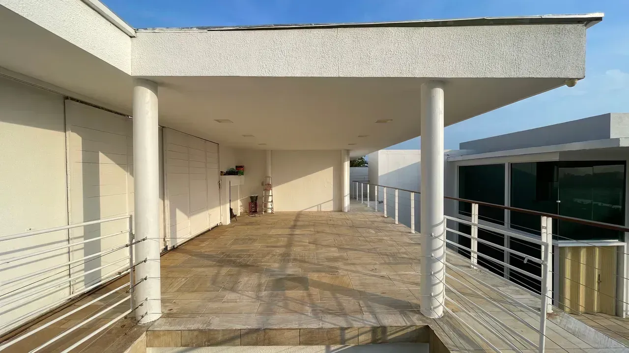 Unfurnished 3-bedroom, 3-bath house with a balcony — photo 13