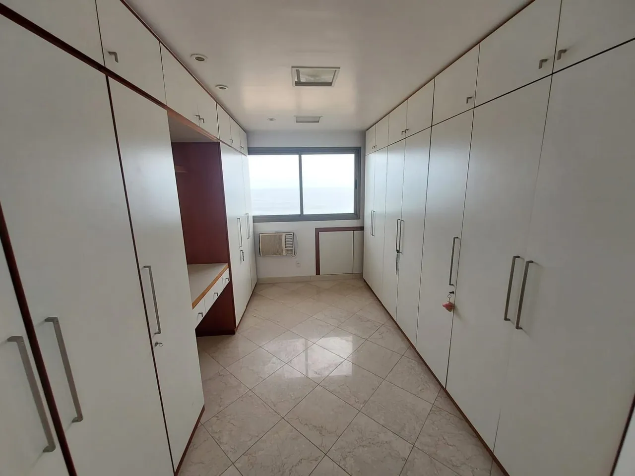 Furnished apartment with 2 bedrooms and glass balcony — photo 13