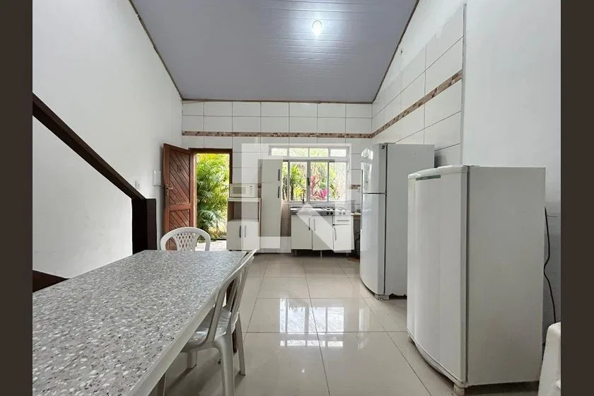 Furnished house with 2 en-suite bedrooms and private yard — photo 24