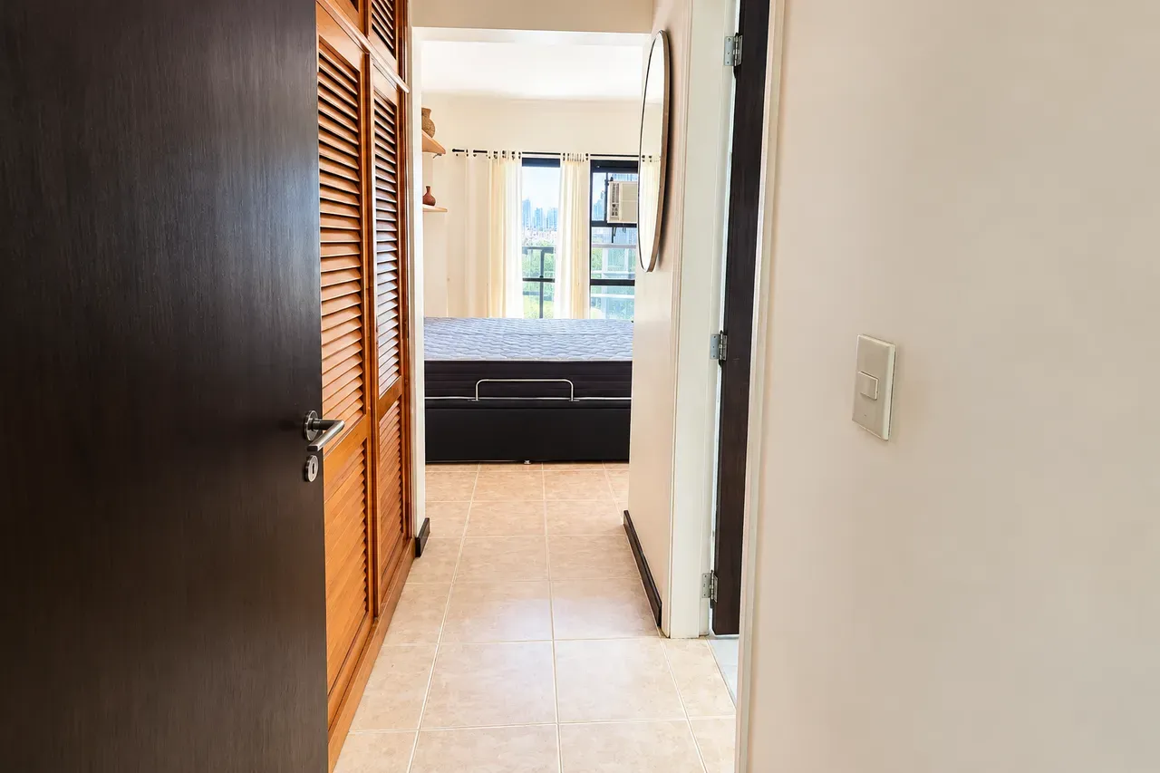 2-bedroom apartment with a bathtub — photo 16