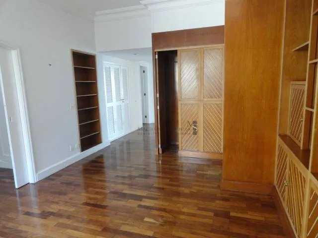 Water view in a 4-bedroom apartment, 350 m² — photo 24