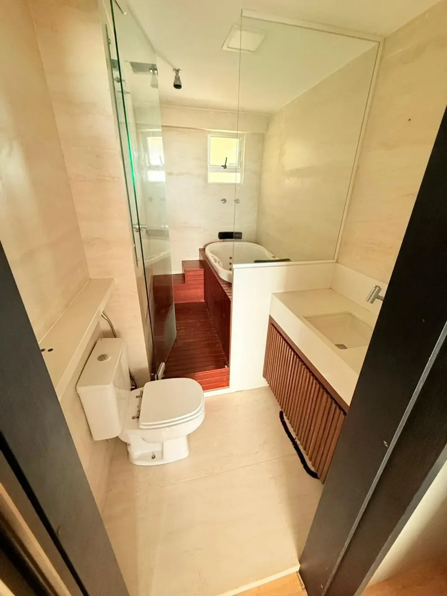 3-bedroom apartment in a building with a coworking space — photo 9