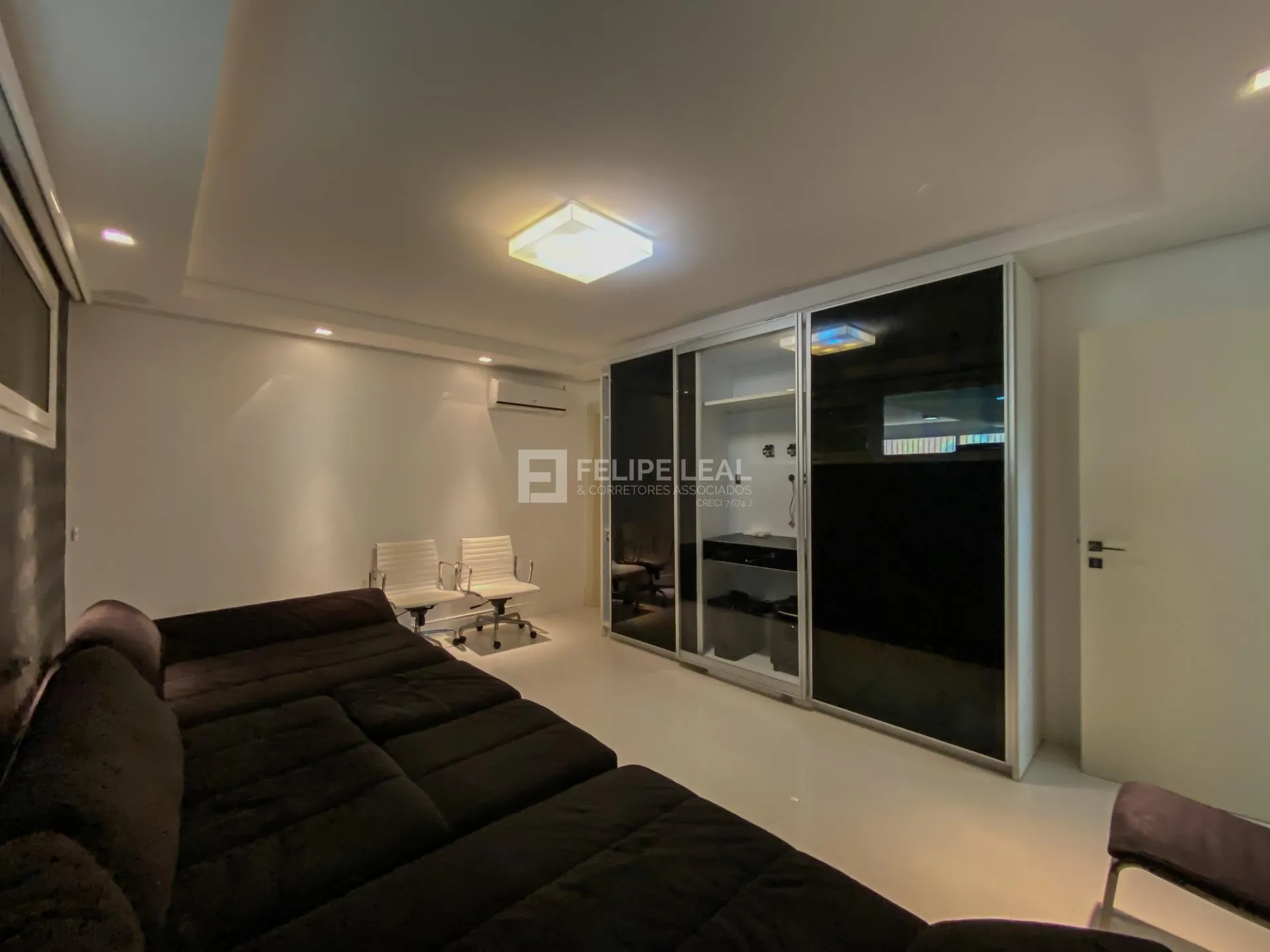 Casa em condomínio com 9 dormitórios e 8 suítes — photo 40